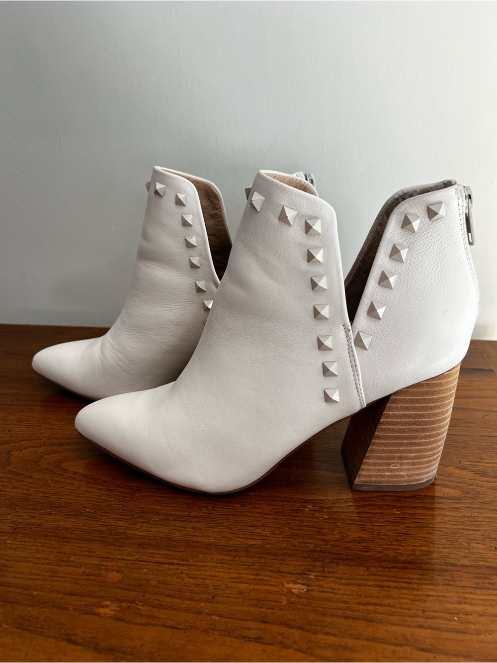 Steve Madden Cream Bone Studded Leather Ankle Boots Size 8